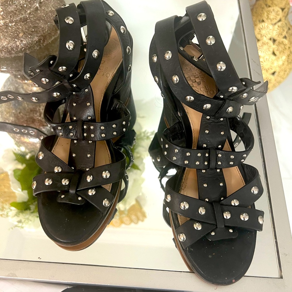 Cute Vince camuto block heels 😍
